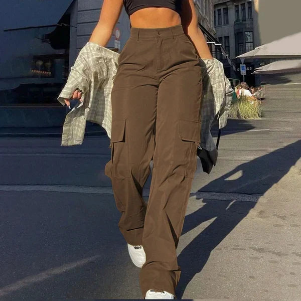 High-Waisted Cargo Pants Streetstyle - Elena Harper