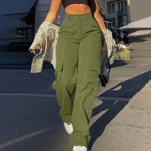 High-Waisted Cargo Pants Streetstyle, view 5 - Elena Harper