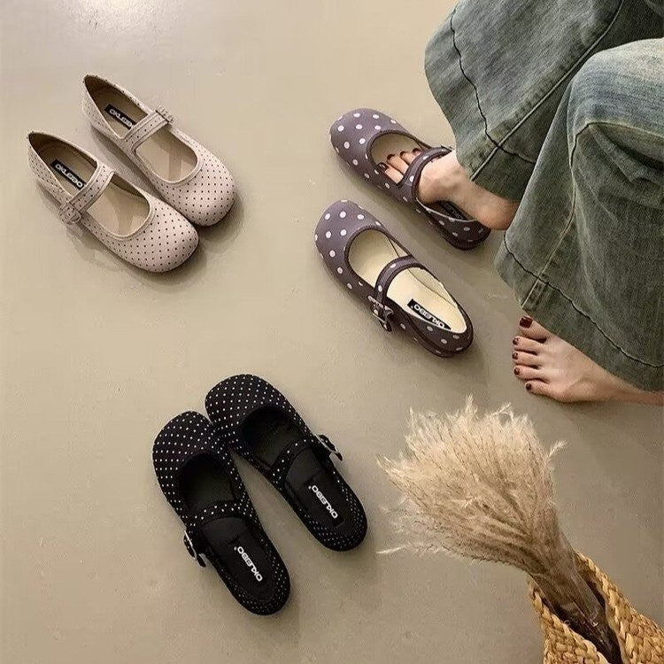 Women's Ballerinas with Adjustable Strap and Perforated Surface EB