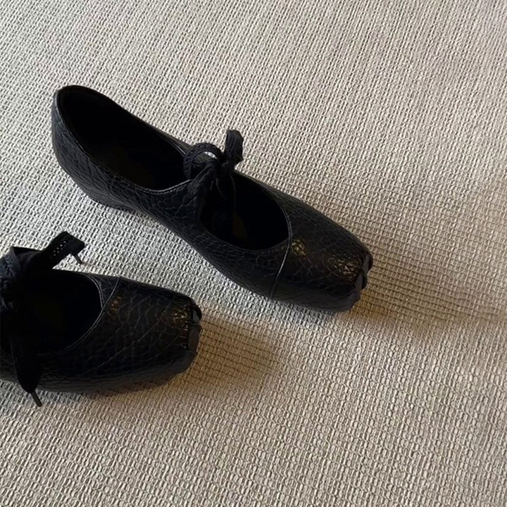 Ladies' Ballerinas with Trendy Cut-Out Pattern and Soft Lining EB