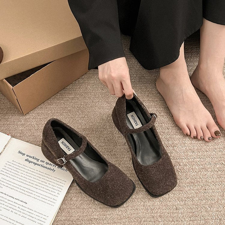 Women's Ballerina Shoes with Fashionable Strap and High-Quality Surface Texture EB