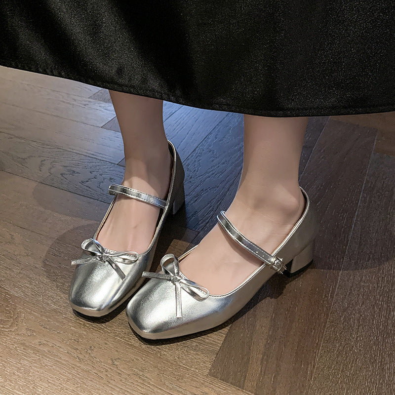 Ladies' Ballerinas with Practical Strap and Fashionable Gloss Closure EB