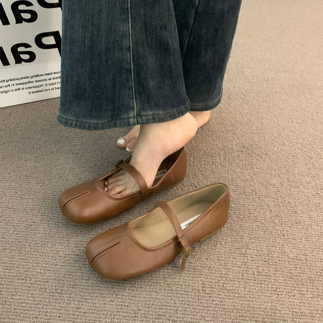 Women's Ballerinas with Adjustable Strap and Decorative Details EB