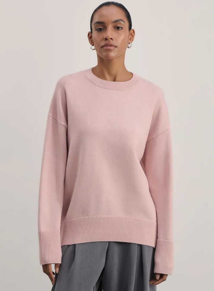 Women's Comfortable and Elegant Knit Sweater with Dropped Shoulders and Ribbed Cuffs EB