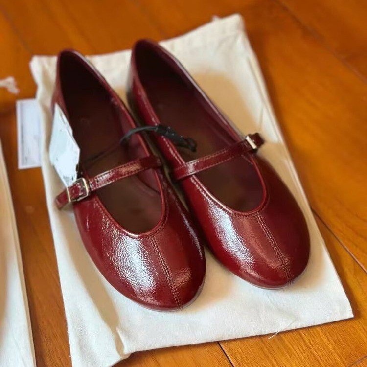 Ladies' Ballerinas with Adjustable Strap and Shiny Upper EB