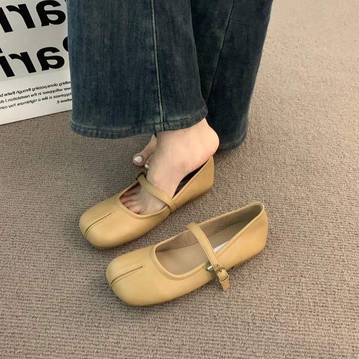 Women's Ballerinas with Adjustable Strap and Decorative Details EB