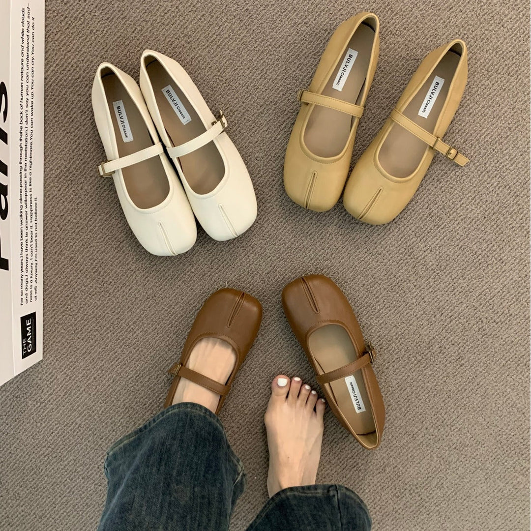 Women's Ballerinas with Adjustable Strap and Decorative Details EB