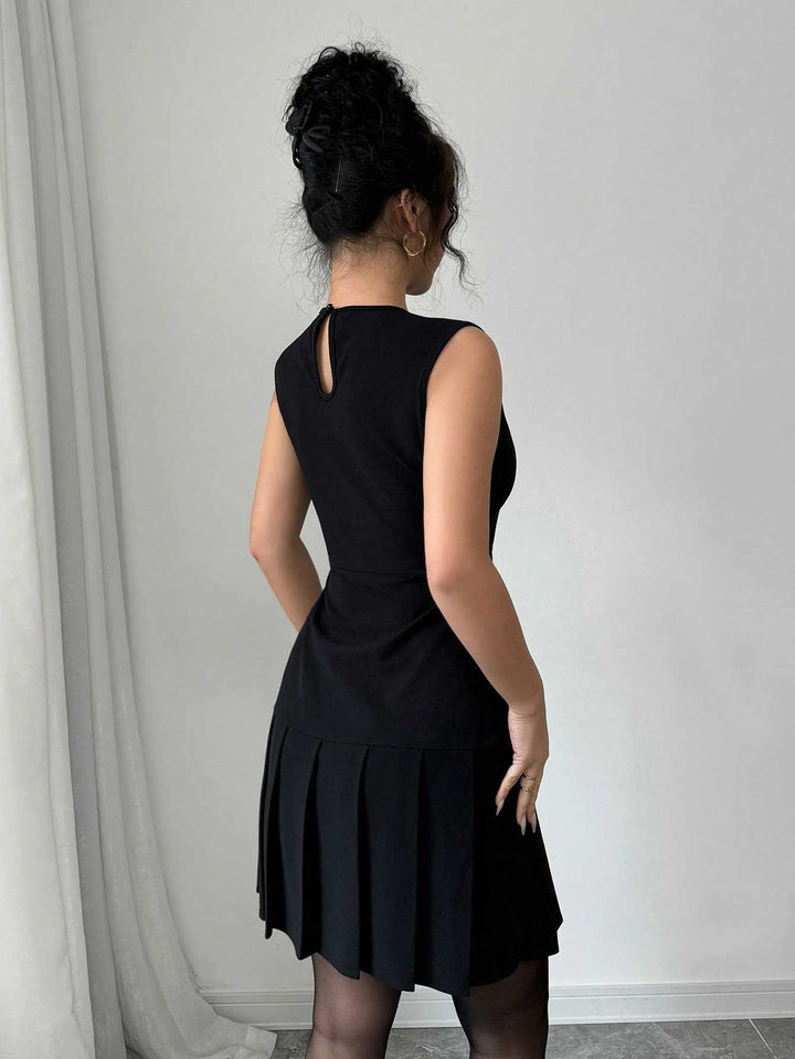Sophie - Timeless Black Sleeveless Dress