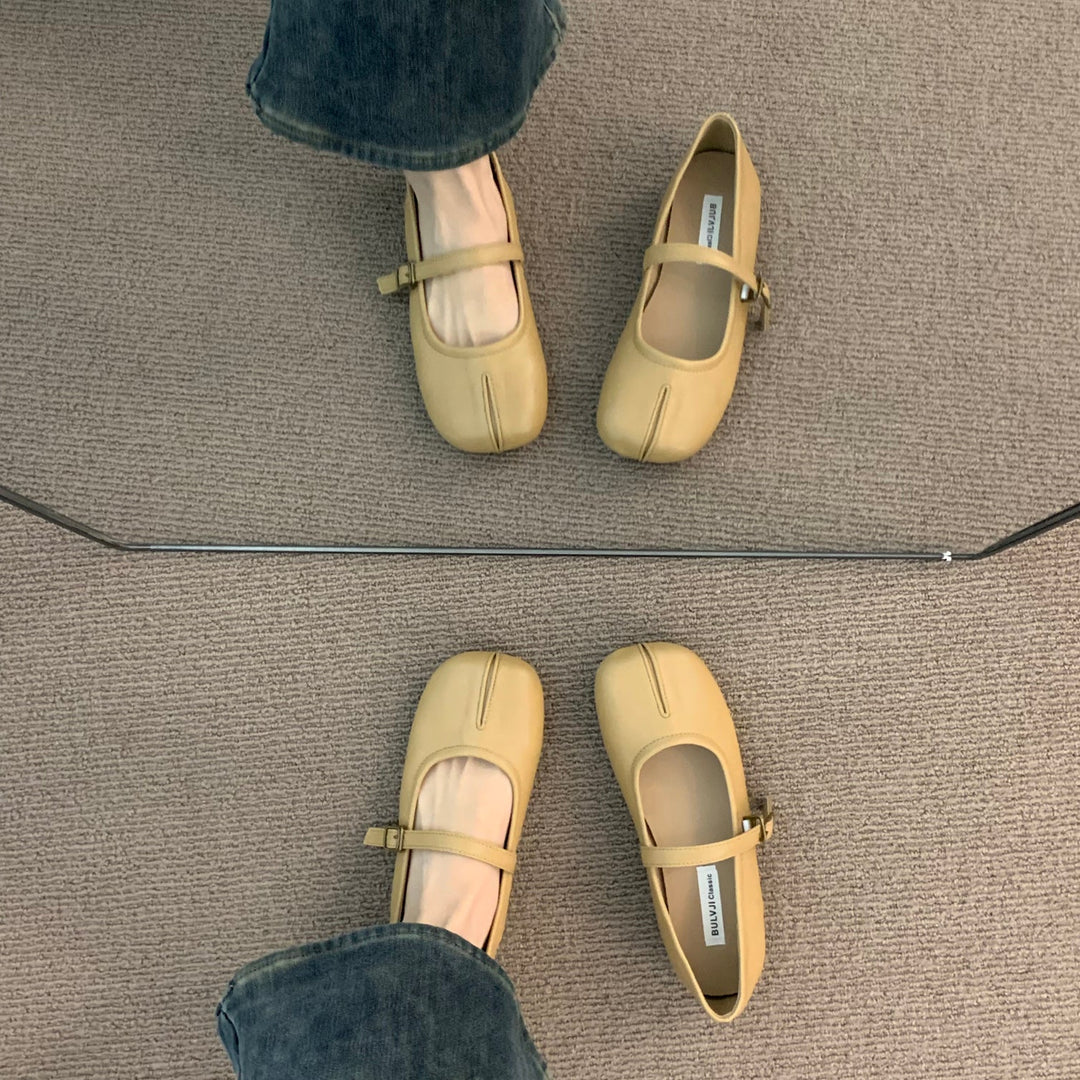 Women's Ballerinas with Adjustable Strap and Decorative Details EB