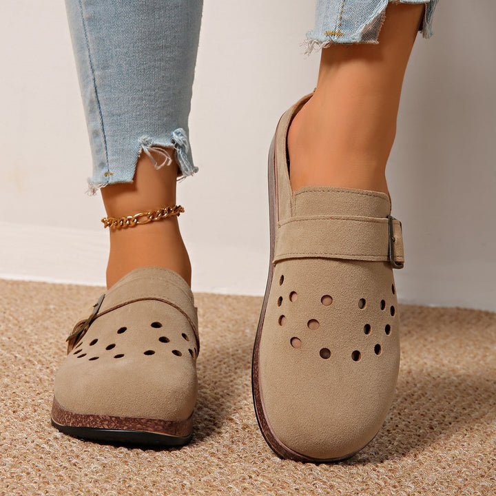 Women's Comfortable Clogs with Fashionable Hole Pattern and Adjustable Strap EB