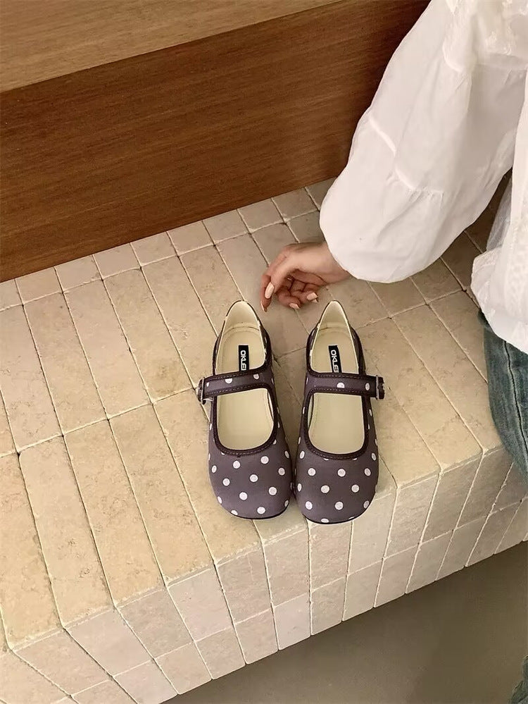 Women's Ballerinas with Adjustable Strap and Perforated Surface EB