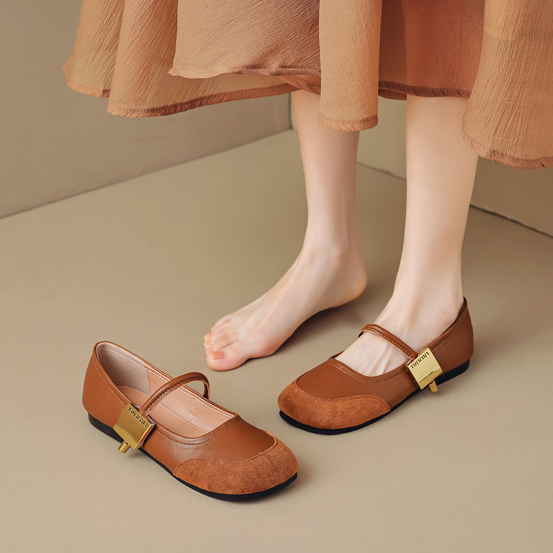Ladies' Ballerinas with Adjustable Strap and Fashionable Accent EB