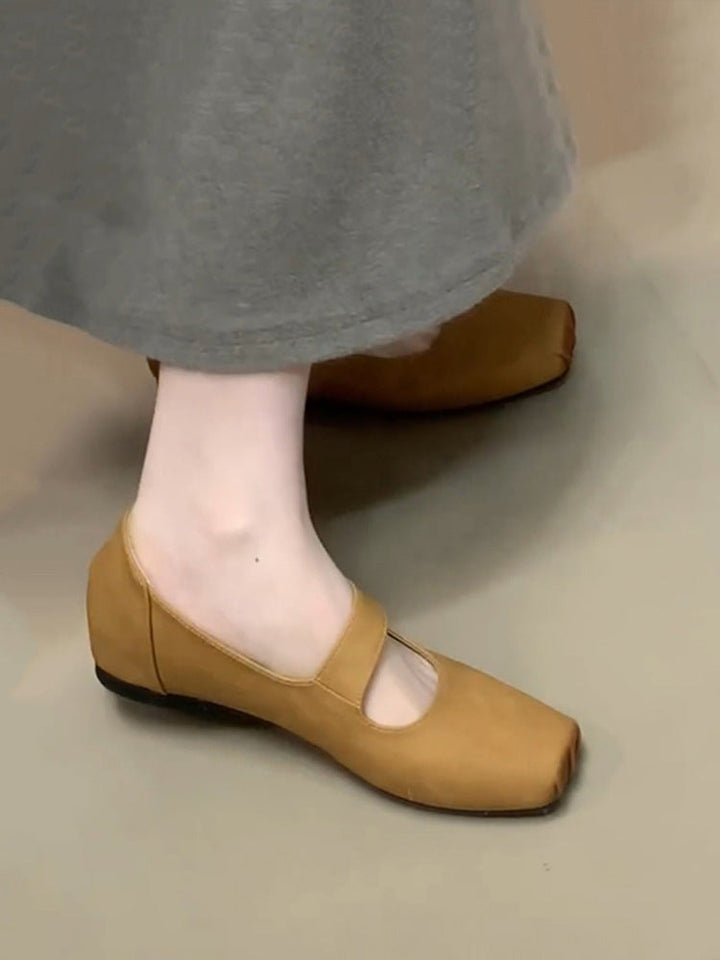 Women's Ballerinas with Adjustable Strap and Flexible Comfort Footbed EB