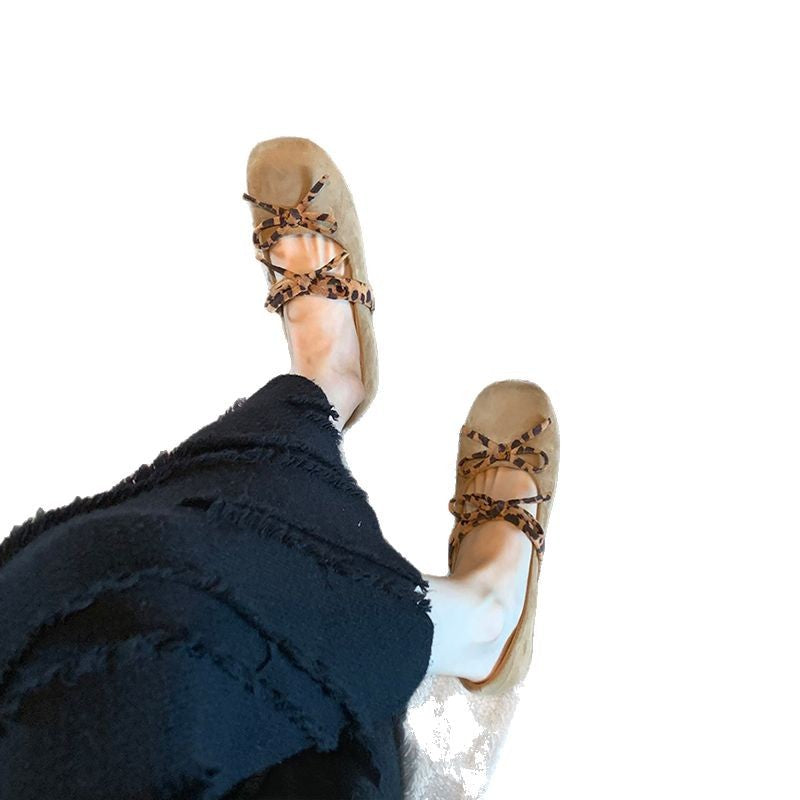 Women's Comfortable Moccasins with Decorative Animal Pattern and Refined Bow Accent EB