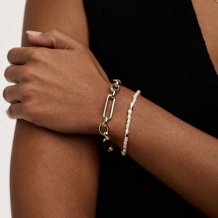 Elegant T-bar bracelet in white gold