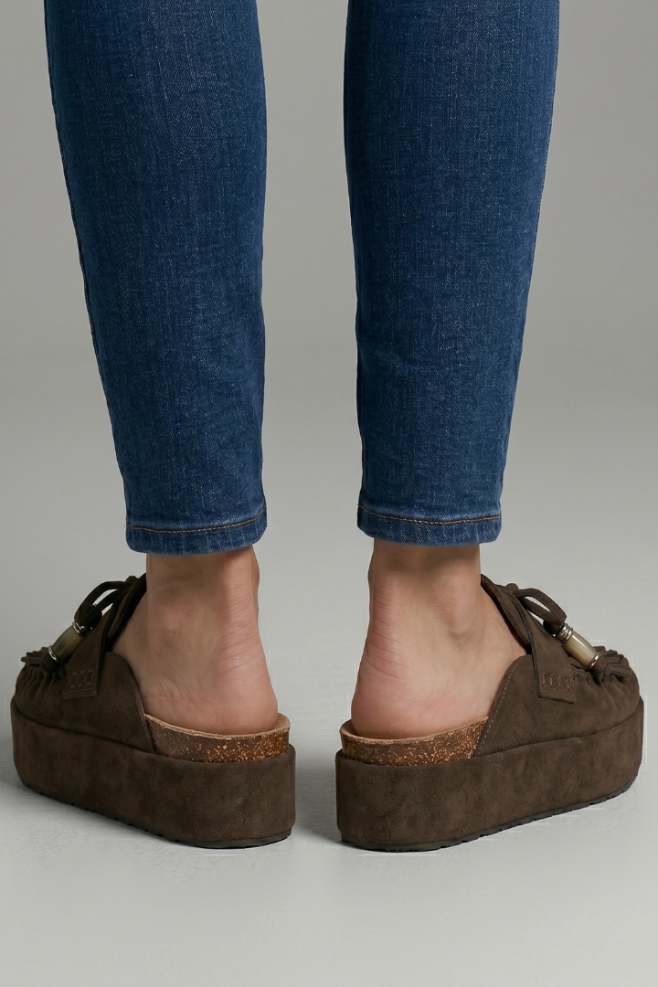 Ladies Leather Sandals with Arch Support and Slip-On Design