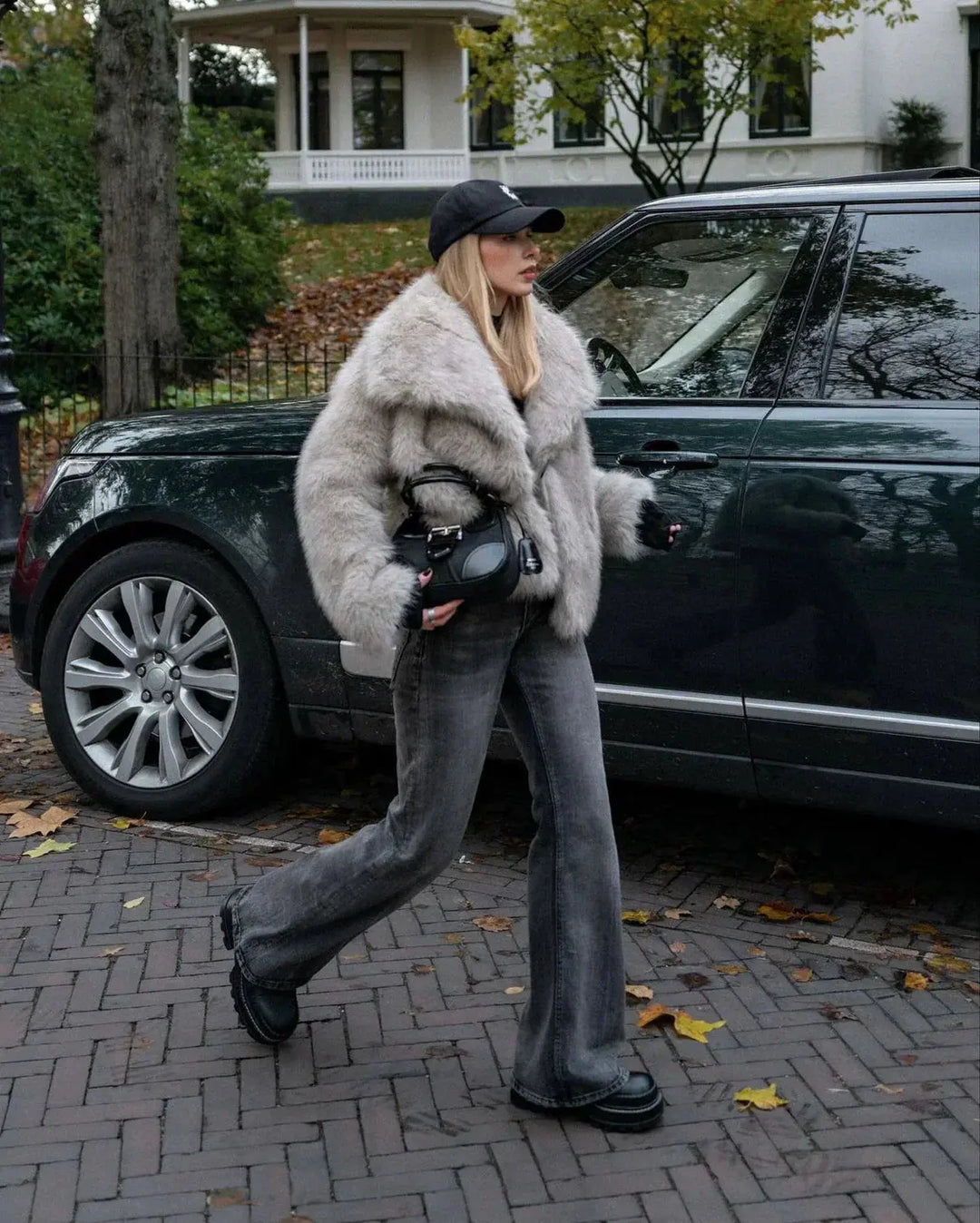 Véronique - Chic Short Fur Coat