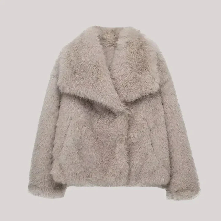 Véronique - Chic Short Fur Coat