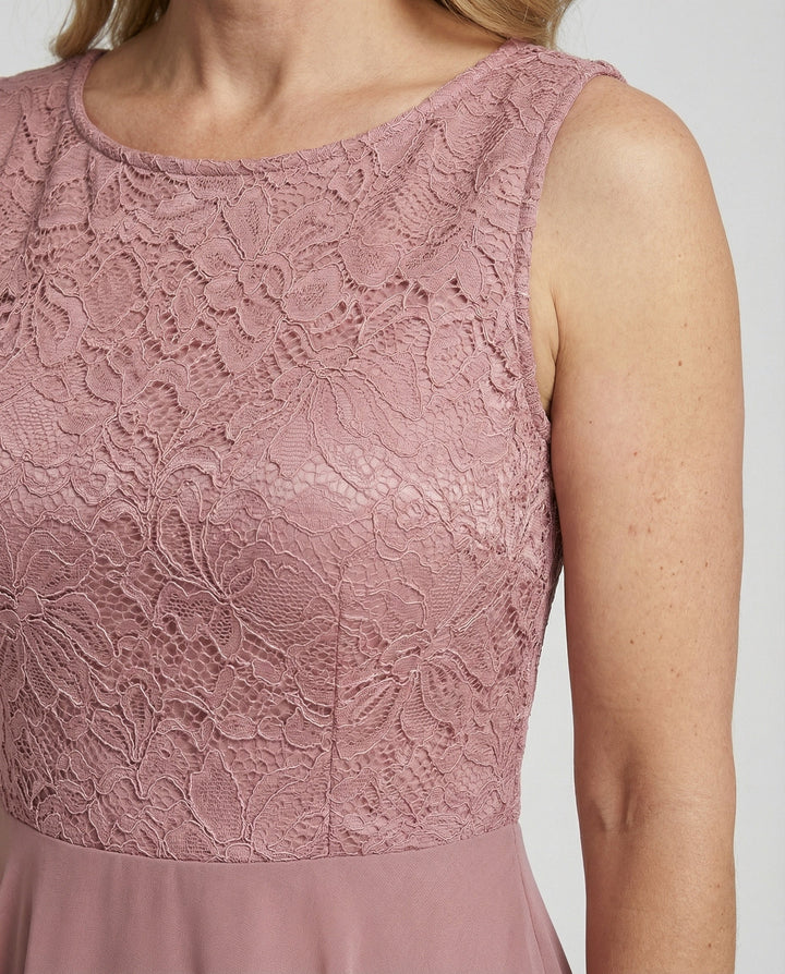Elegant Evening Dress Made of Chiffon with Lace