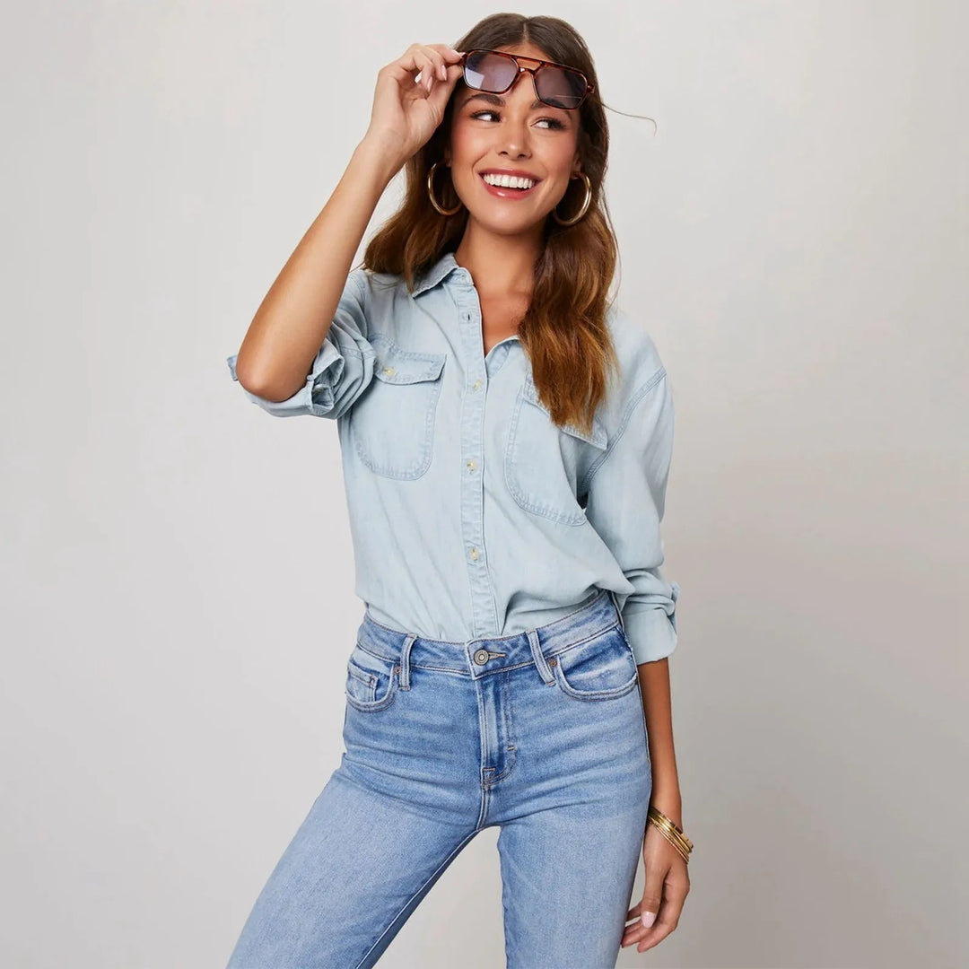 Women's Light Everyday Button-Up Shirt for Chic Comfort