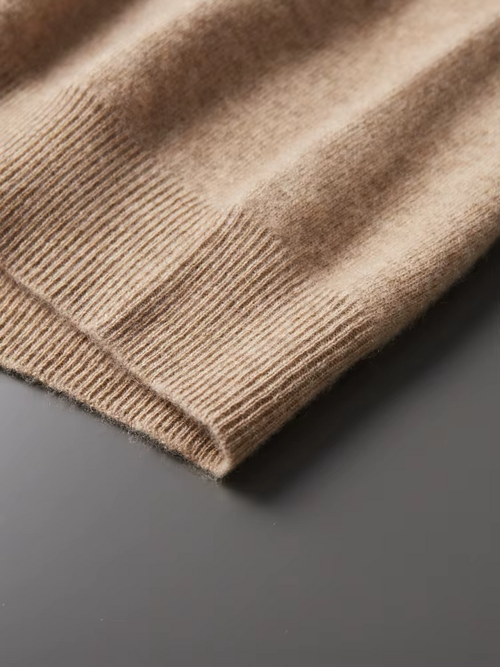100% CASHMERE HOODED SWEATER.