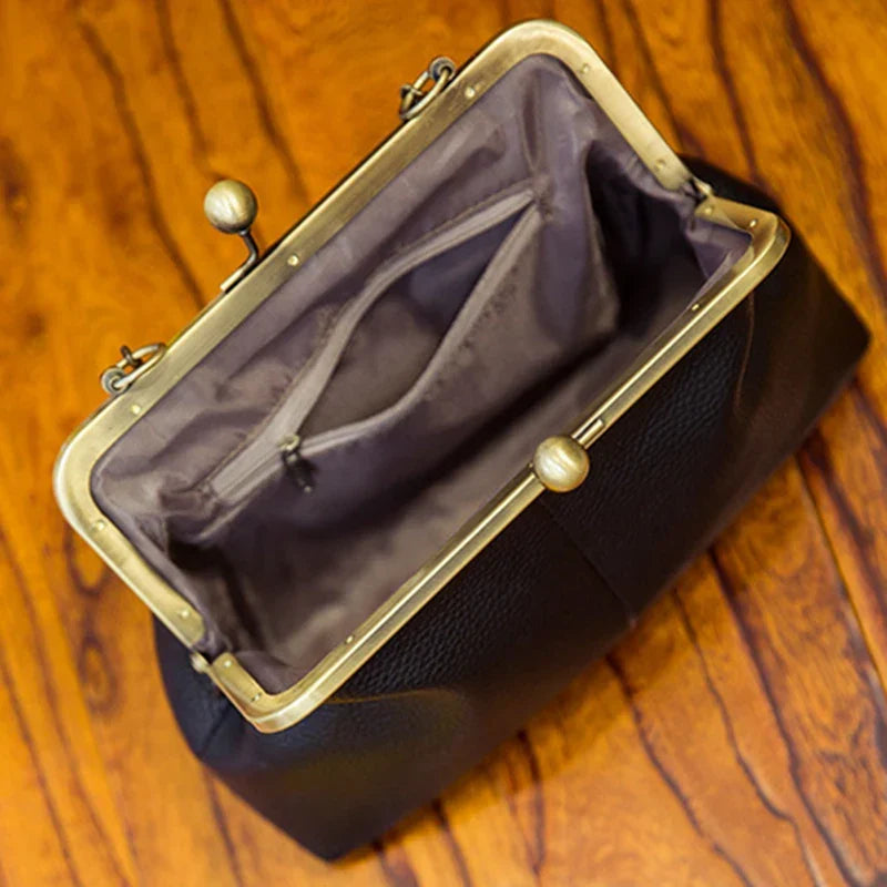 Charlotte – Soft and Trendy Shoulder Bag with a Modern and Comfortable Design