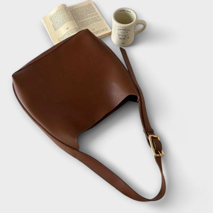 Elegant Shoulder Bag in Leather