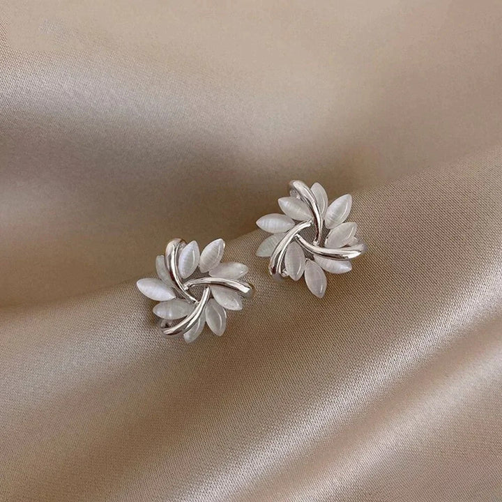 Mirla – Gold Earrings with Opal Flowers