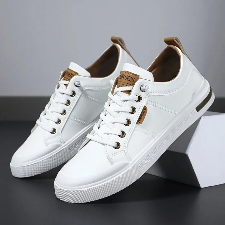 Bicolored men's sneakers with laces