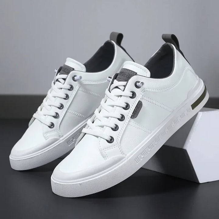 Bicolored men's sneakers with laces