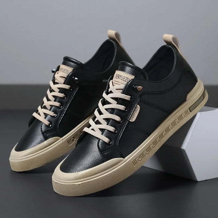 Bicolored men's sneakers with laces