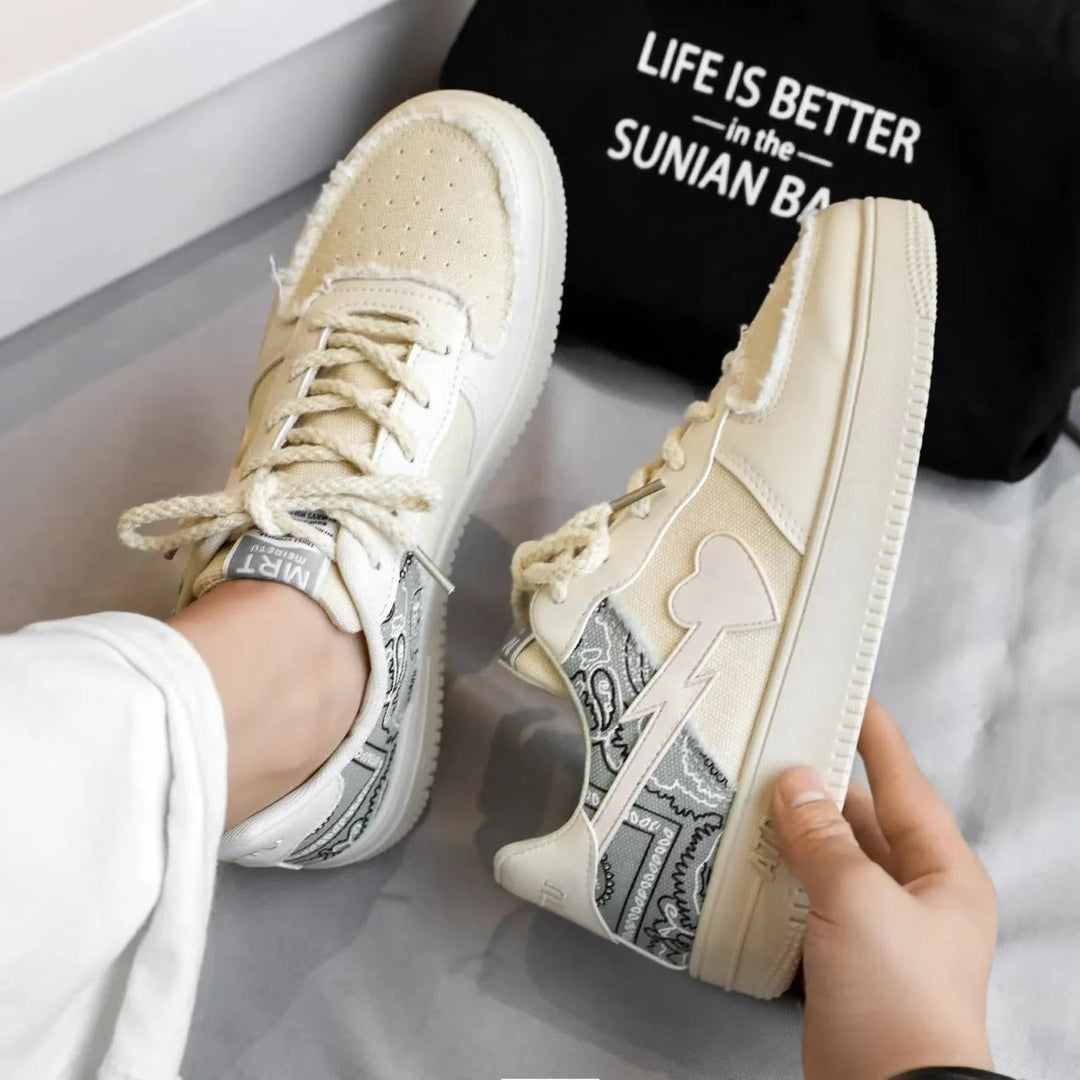 Women's sneakers with paisley print panel and heart detail - Lía