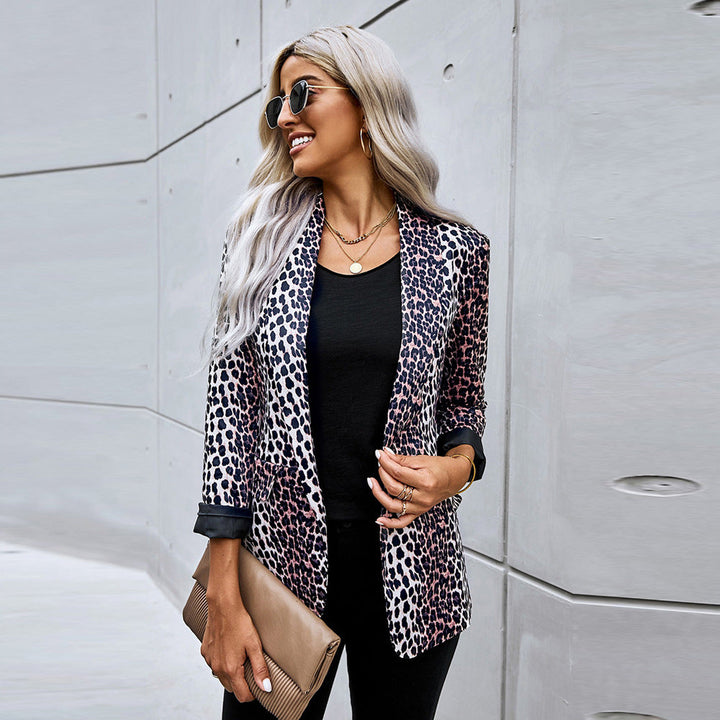 Women's leopard print blazer - Trendy and bold