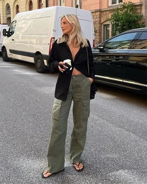 FlexiCargos | Figure-Hugging Cargo Pants for Curvy Silhouettes