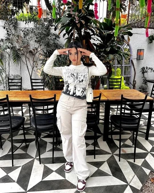 FlexiCargos | Figure-Hugging Cargo Pants for Curvy Silhouettes