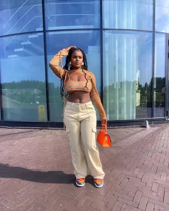 FlexiCargos | Figure-Hugging Cargo Pants for Curvy Silhouettes