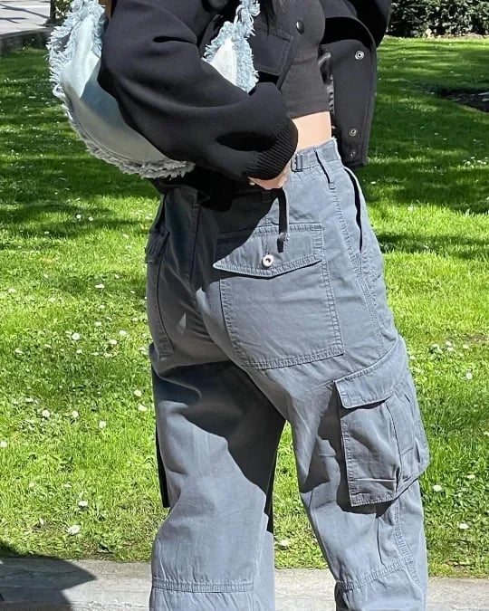 FlexiCargos | Figure-Hugging Cargo Pants for Curvy Silhouettes