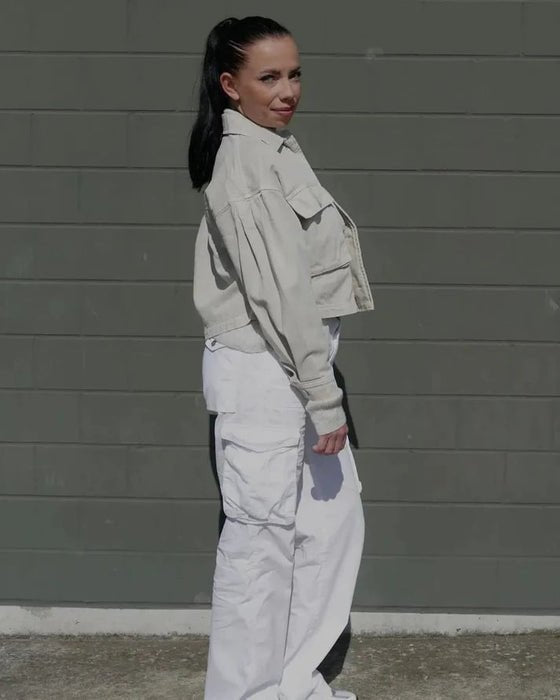 FlexiCargos | Figure-Hugging Cargo Pants for Curvy Silhouettes