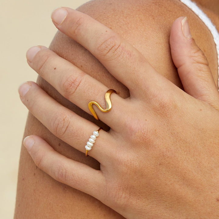 Elegant freshwater pearl ring