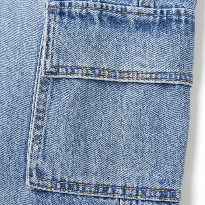 Ease & Grace Light-Wash Baggy Cargo Jeans - Elena Harper
