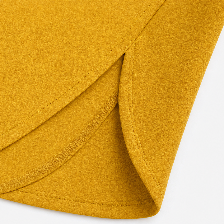 Elara Curve Curved-Hem Stretch Button-Front Shirt - Elena Harper