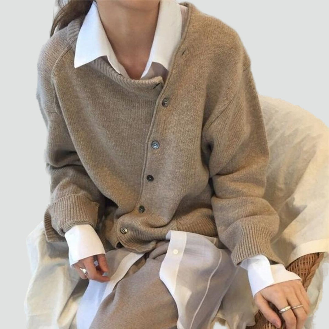 Women's Oversized Knitted Cardigan with Button Closure and Long Sleeves