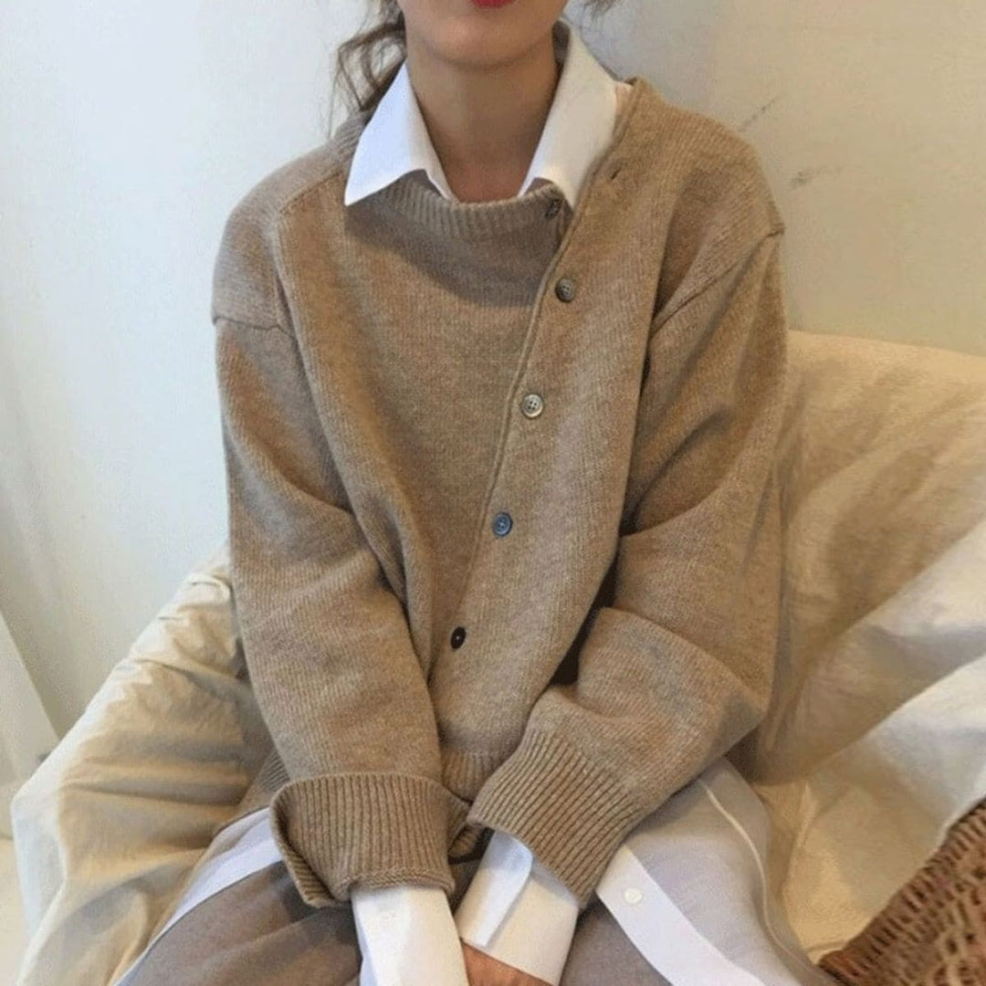 Women's Oversized Knitted Cardigan with Button Closure and Long Sleeves