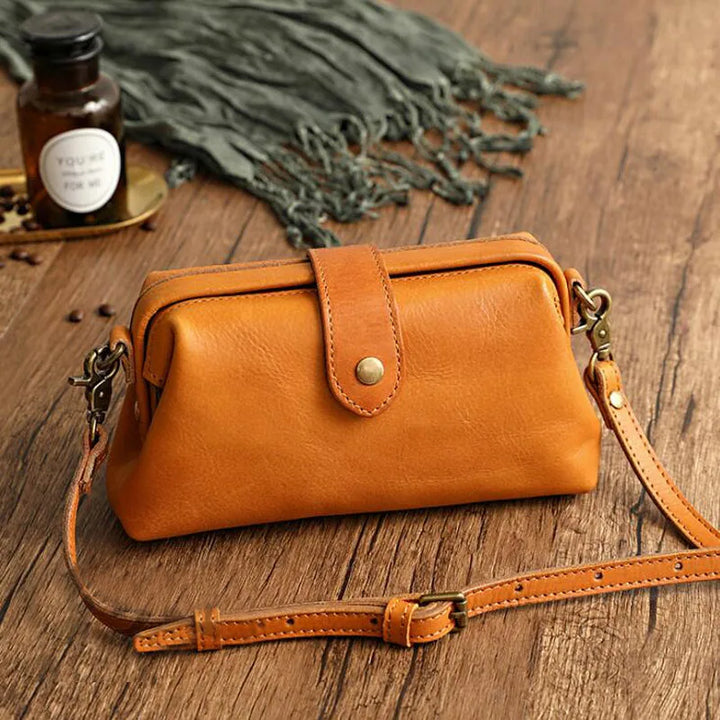 Edis | Classic Retro Shoulder Bag in Compact Format
