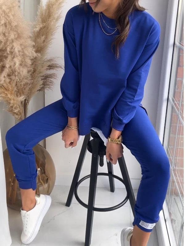 KAIA – COMFORTABLE LOUNGEWEAR SET