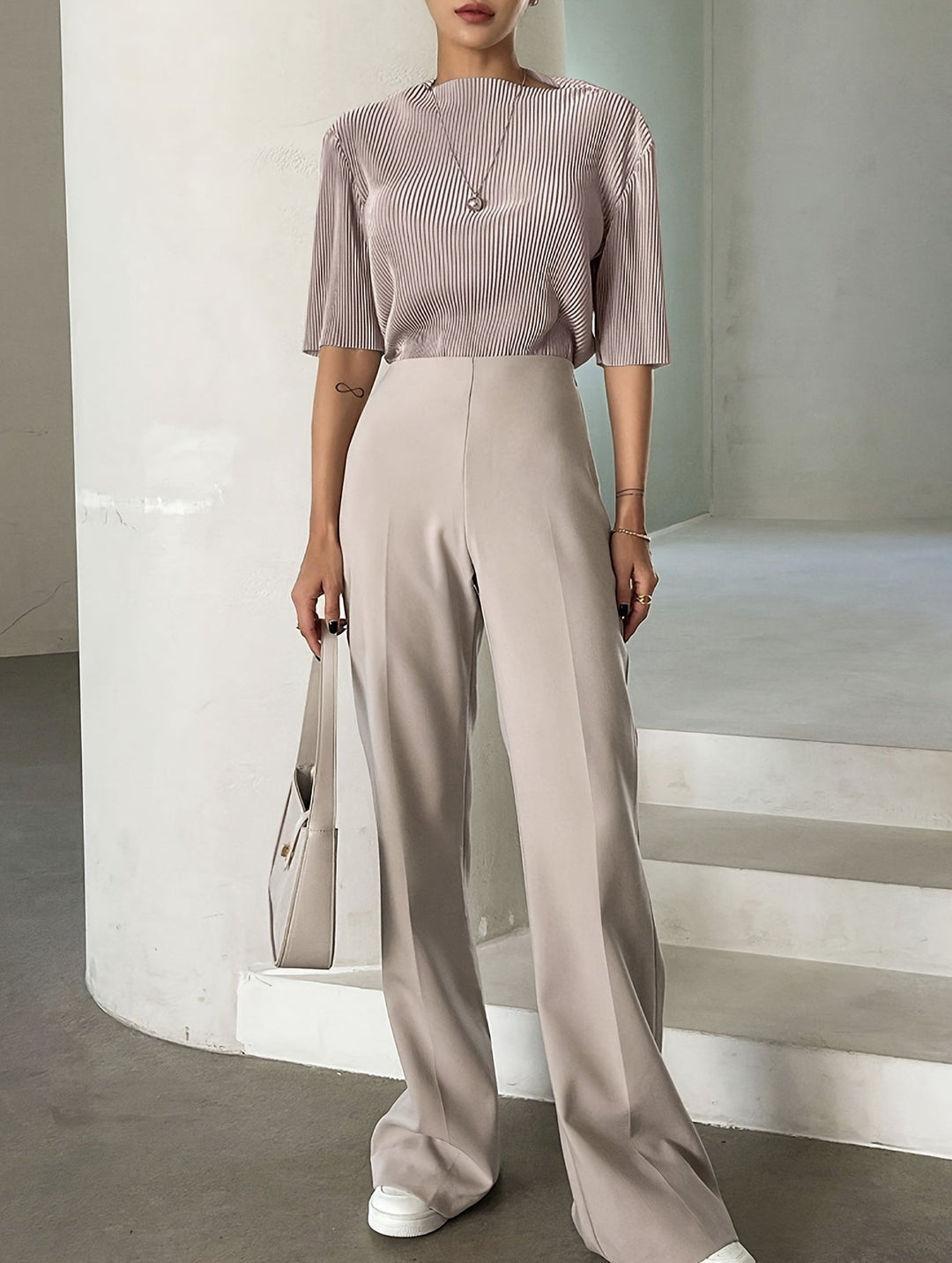 Elegant White Pleated Blouse for Women – Chic and Comfortable Shirt
