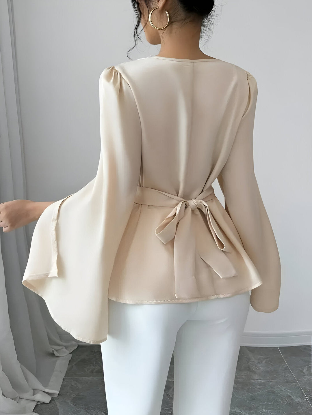 Billie - Elegant Blouse with Split Sleeves