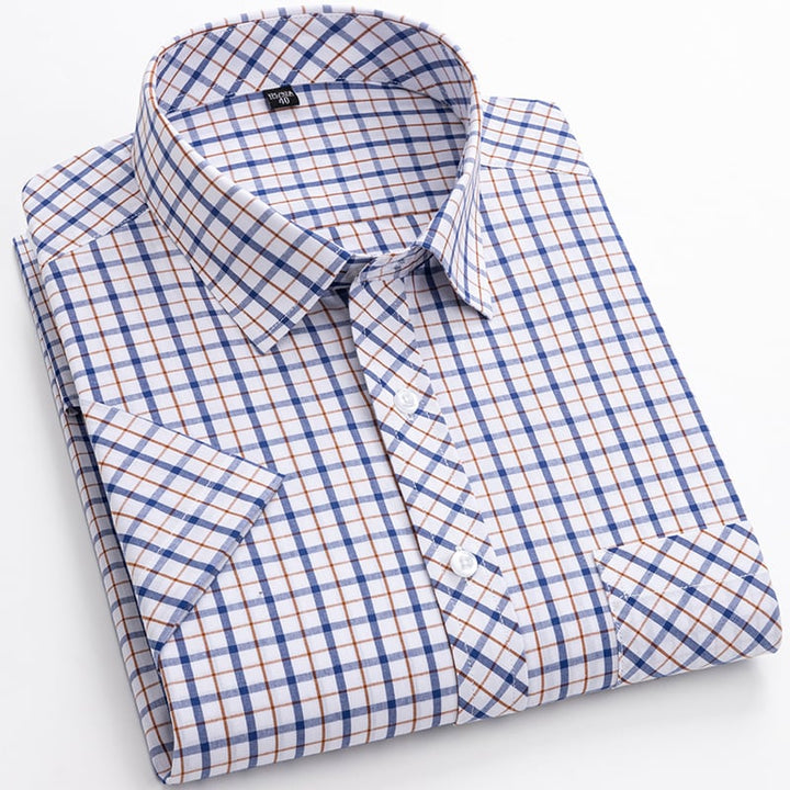 Men's Short Sleeve Shirt with Plaid Pattern and Button Closure