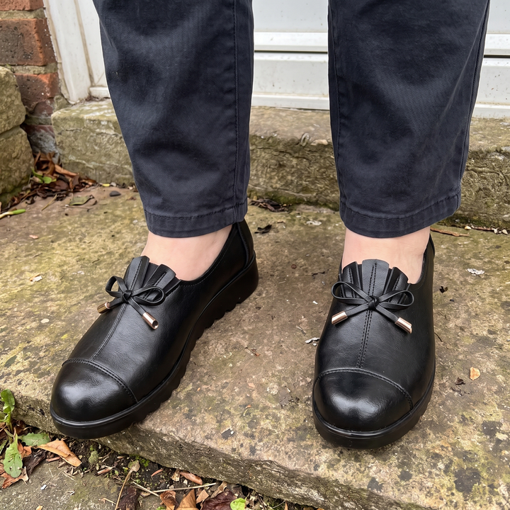 Olivia | Classic and Elegant Women's Leather Loafers with Decorative Bow