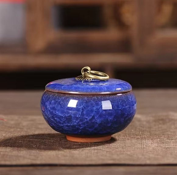 Pet Memorial Ceramic Urn with Craquelé Glaze for Beloved Ashes